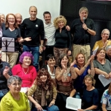 SEGUIMOS CANTANDO