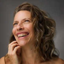 ELENA ROGER
