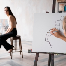 SESIÓN DE DIBUJO CON MODELO EN VIVO