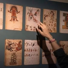 MUSEOS, MEMORIA Y DESCOLONIZACIÓN