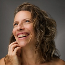 ELENA ROGER